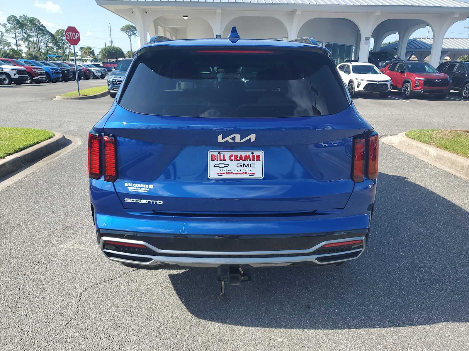 2023 Kia Sorento S photo 2