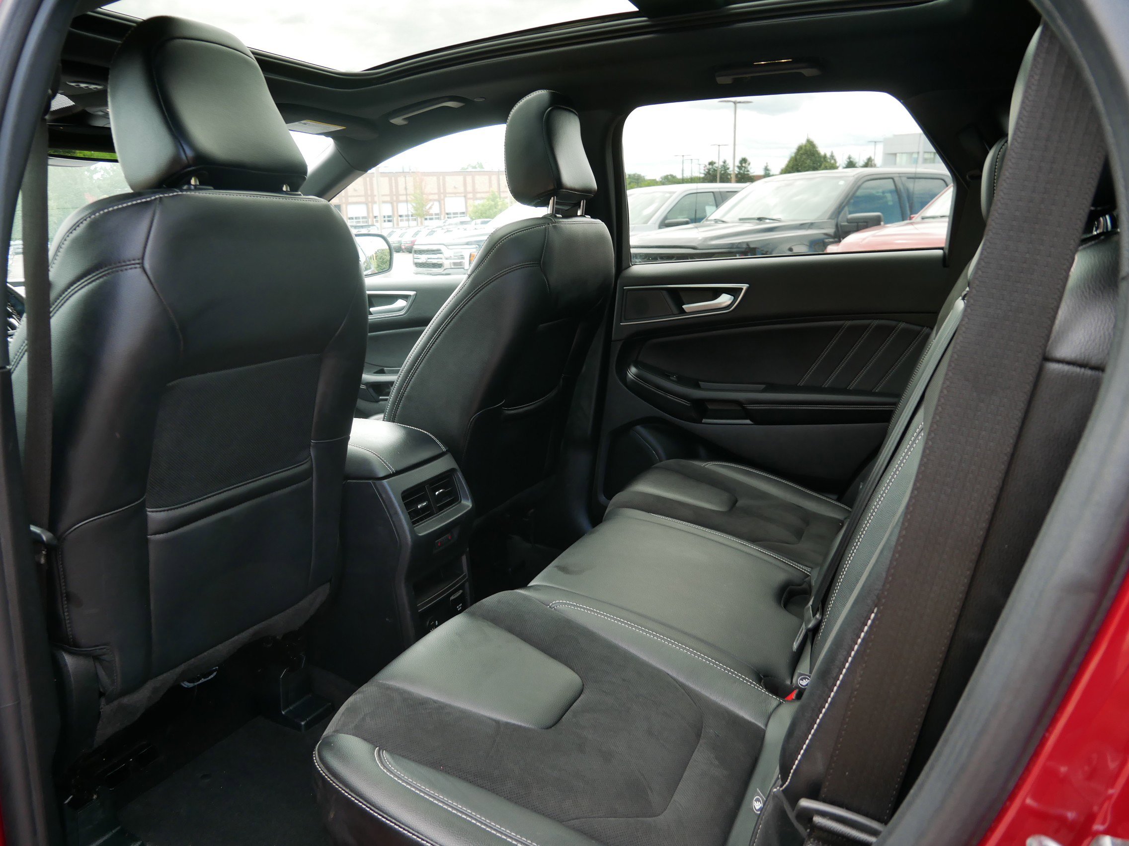2022 Ford Edge ST photo 13