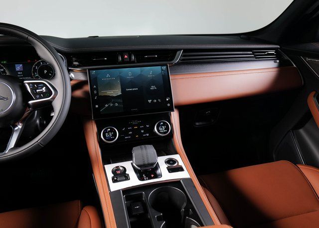 2025 Jaguar F-PACE R-Dynamic S photo 13