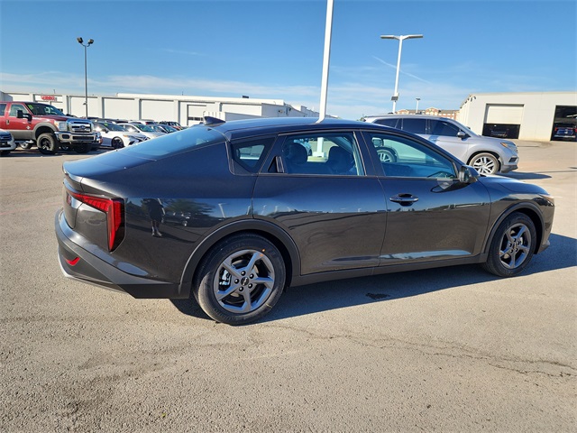 2025 Kia K4 LXS photo 2