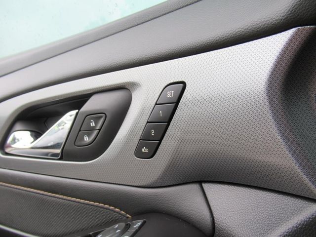 2020 Chevrolet Traverse Premier photo 25