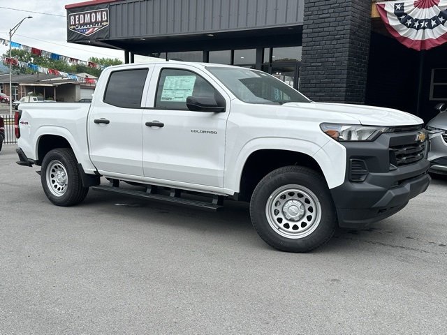 2025 Chevrolet Colorado LT photo 2