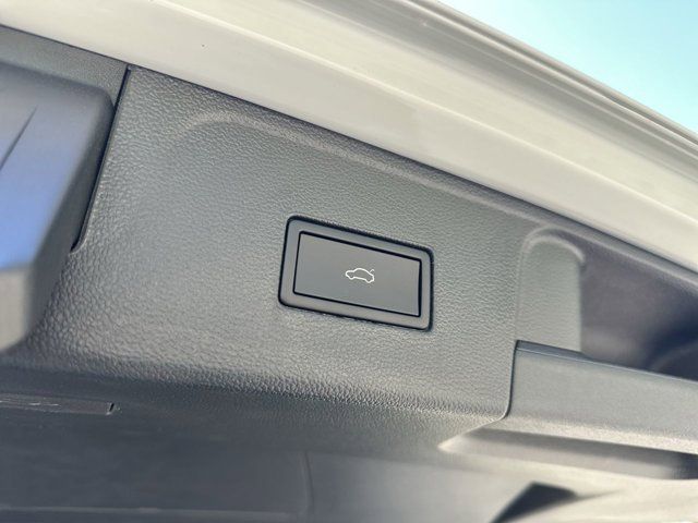 2025 Volkswagen Atlas Peak Edition SE photo 16