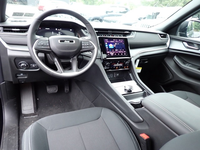 2025 Jeep Grand Cherokee Laredo X photo 12