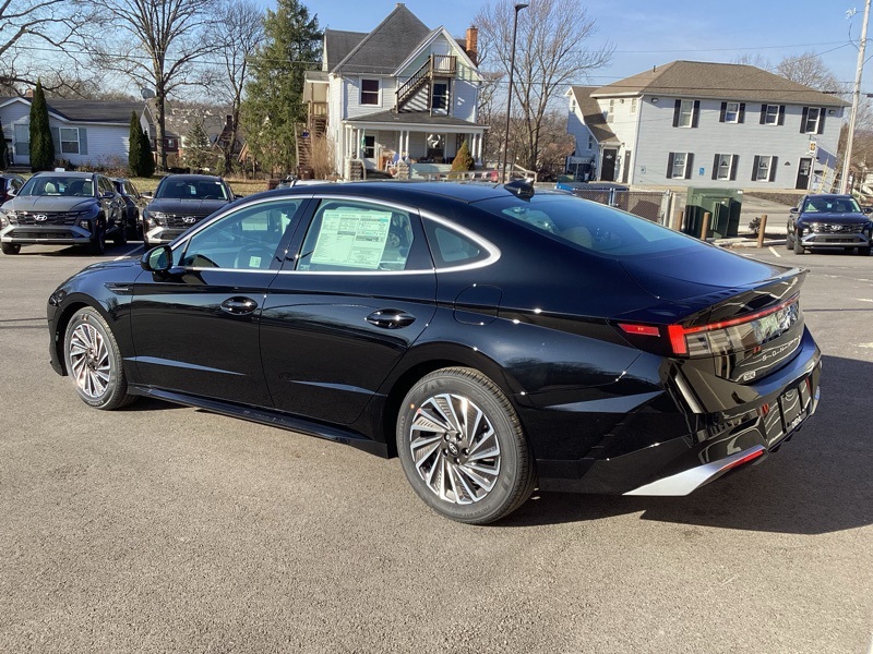2025 Hyundai Sonata Hybrid SEL photo 5