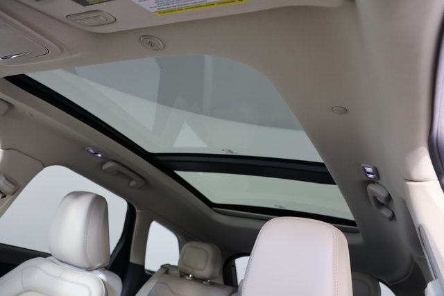 2022 Lincoln Corsair Standard photo 19