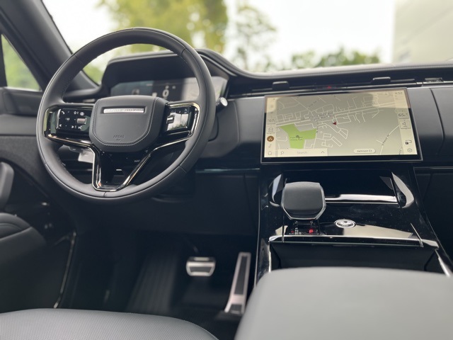 2025 Land Rover Range Rover Sport SE photo 4