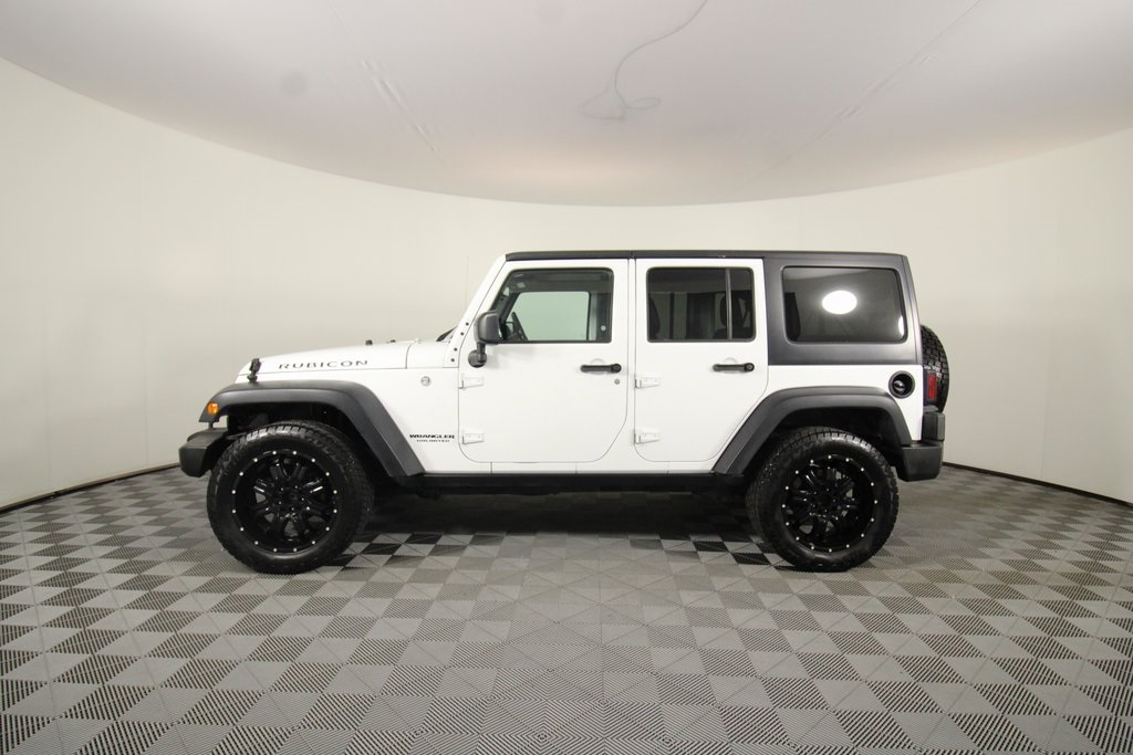 2016 Jeep Wrangler Unlimited Rubicon photo 2