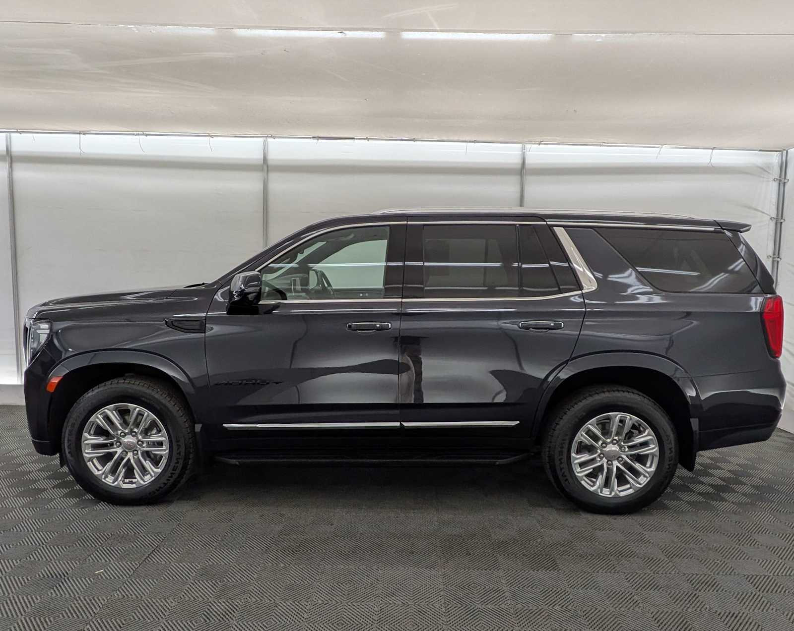 2023 Gmc Yukon SLT photo 3