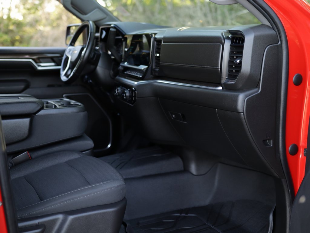2022 Chevrolet Silverado LT photo 28