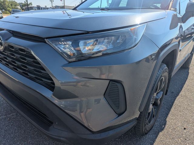 2022 Toyota RAV4 LE photo 7