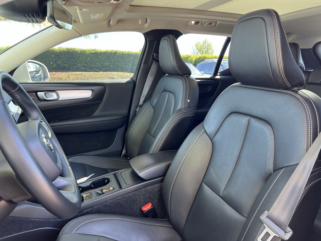 2019 Volvo XC40 T5 Momentum photo 14