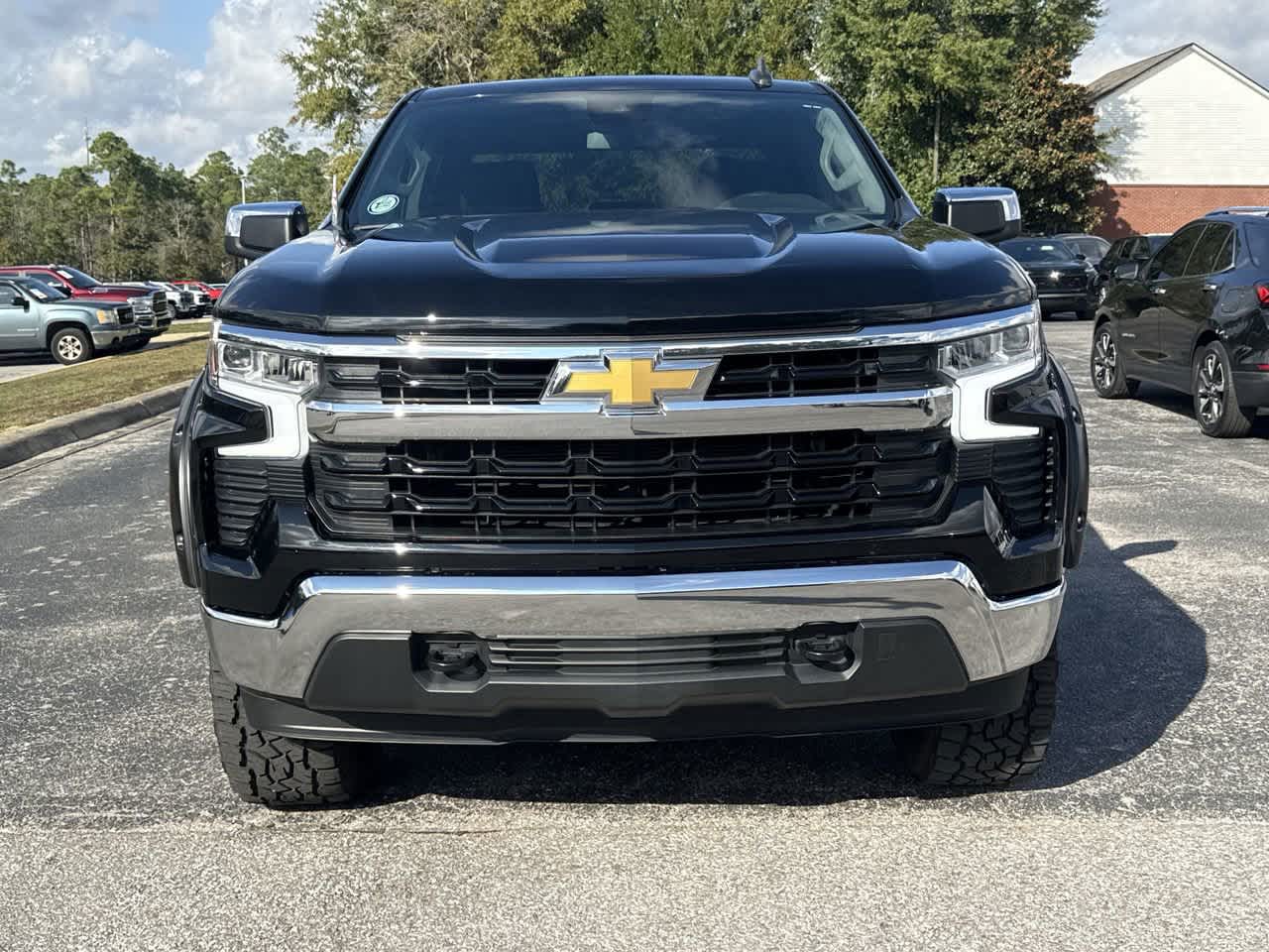 2023 Chevrolet Silverado 1500 LT photo 2