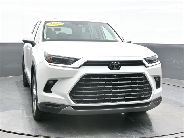 2025 Toyota Highlander Hybrid Limited photo 4