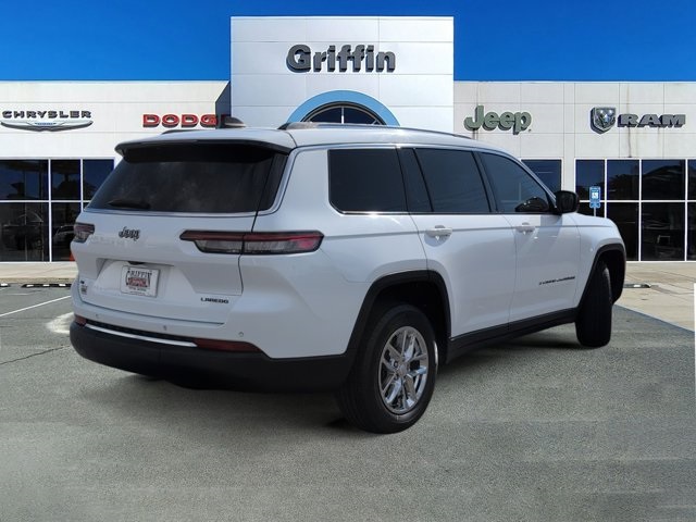 2023 Jeep Grand Cherokee Laredo photo 3