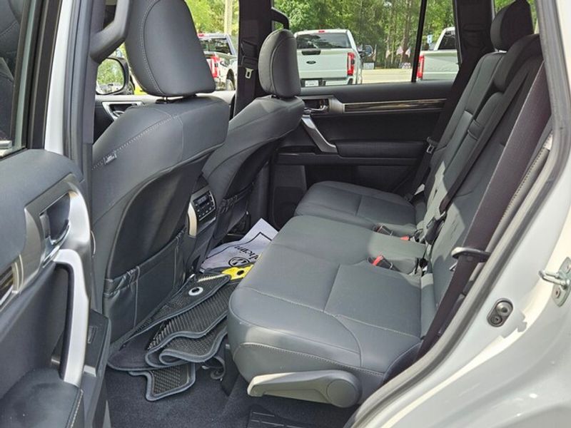 2023 Lexus GX 460 Premium photo 6