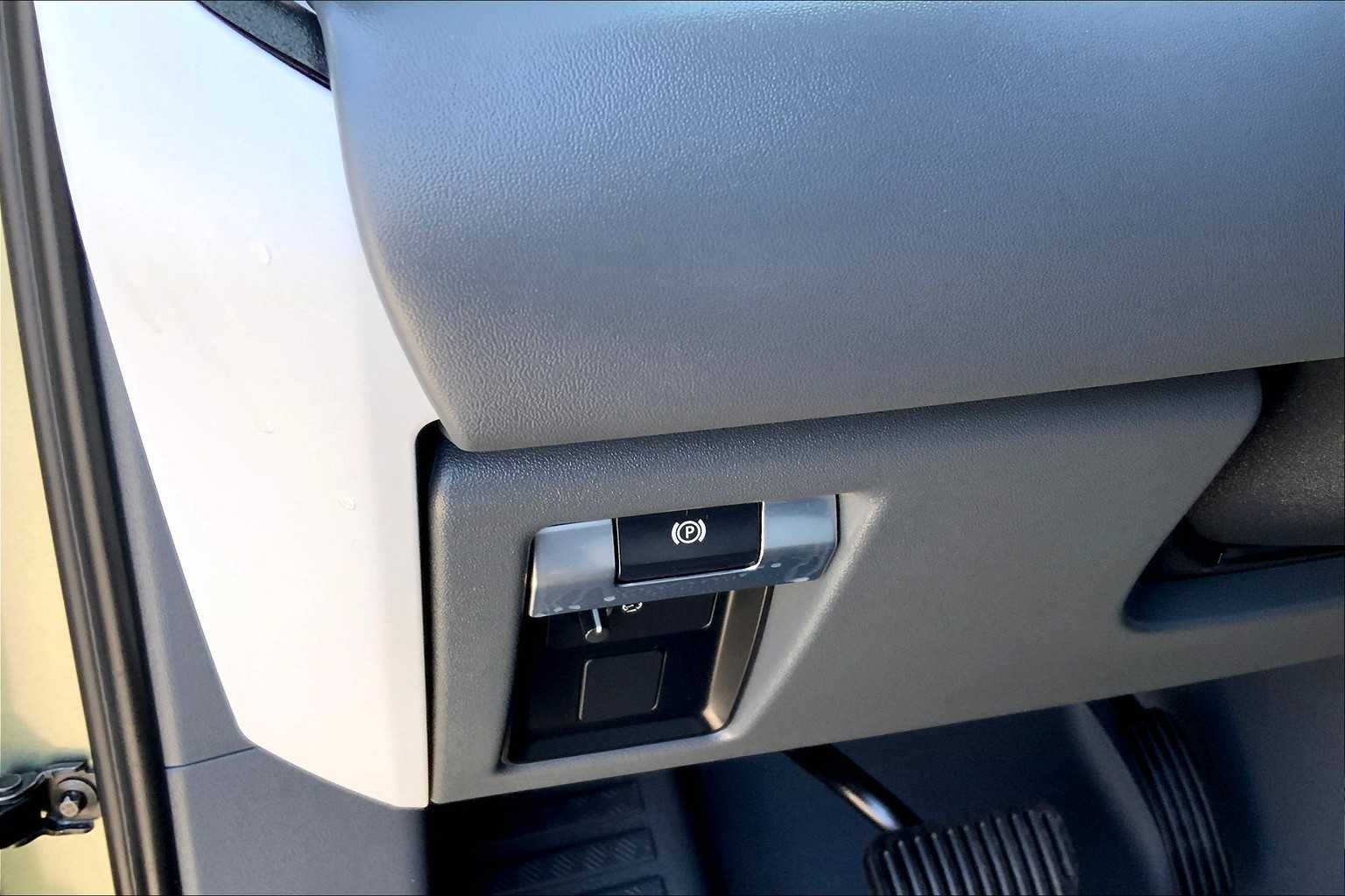 2025 Land Rover Defender 110 S photo 17