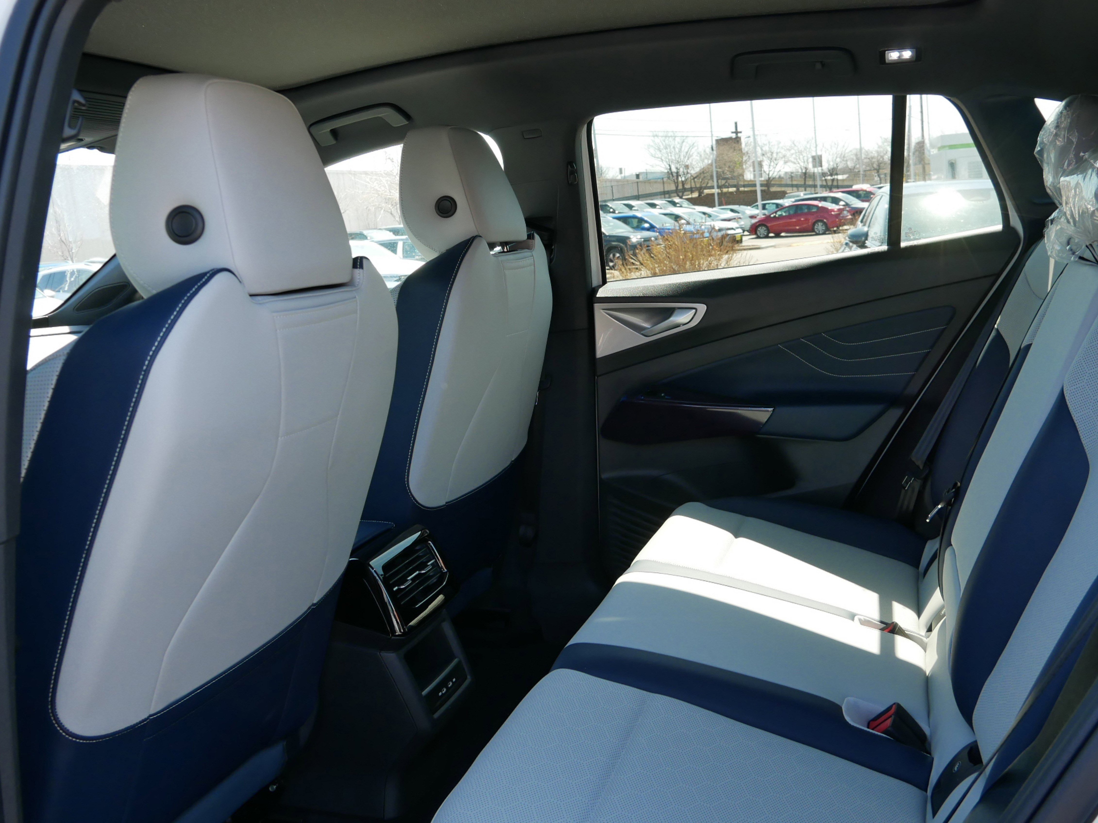 2025 Volkswagen ID.4 Pro S photo 3