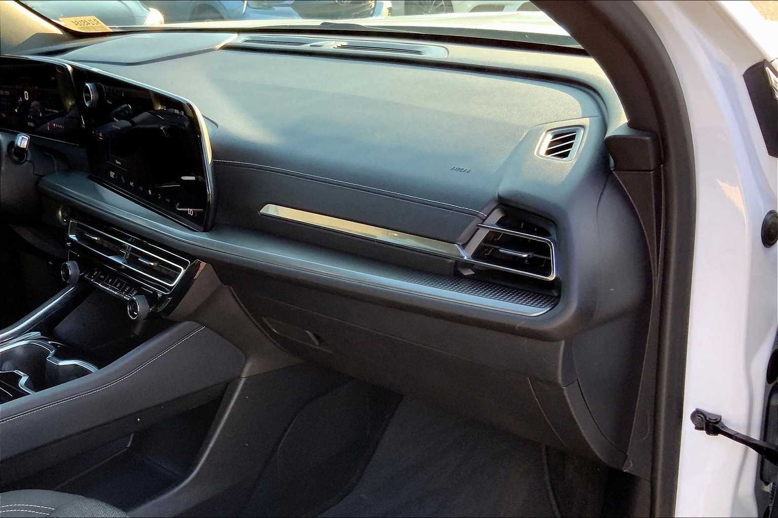 2024 Chevrolet Traverse LS photo 16