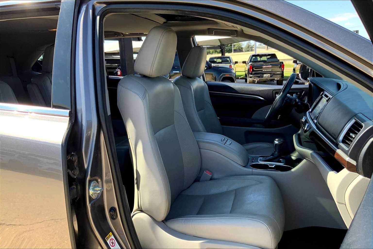 2014 Toyota Highlander Limited photo 8