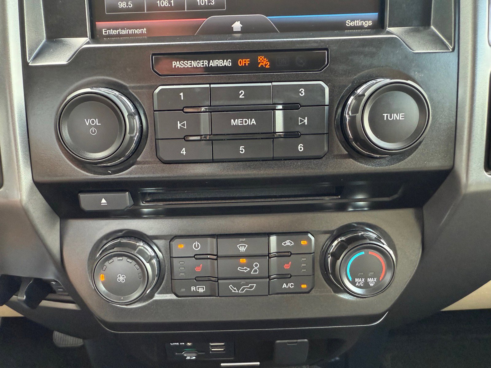 2015 Ford F-150 XLT photo 21