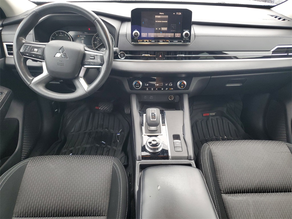 2022 Mitsubishi Outlander ES photo 11