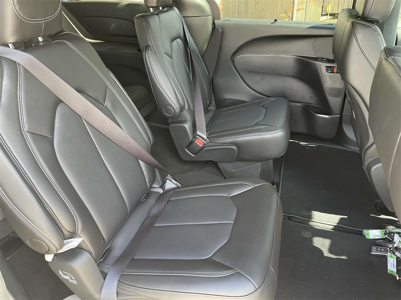 2025 Chrysler Pacifica photo 30
