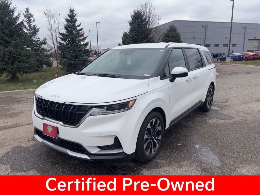 2024 Kia Carnival EX's photo