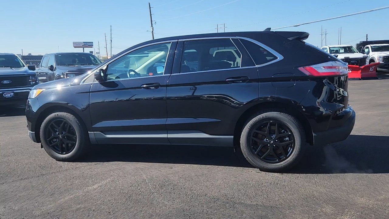 2024 Ford Edge SEL photo 2