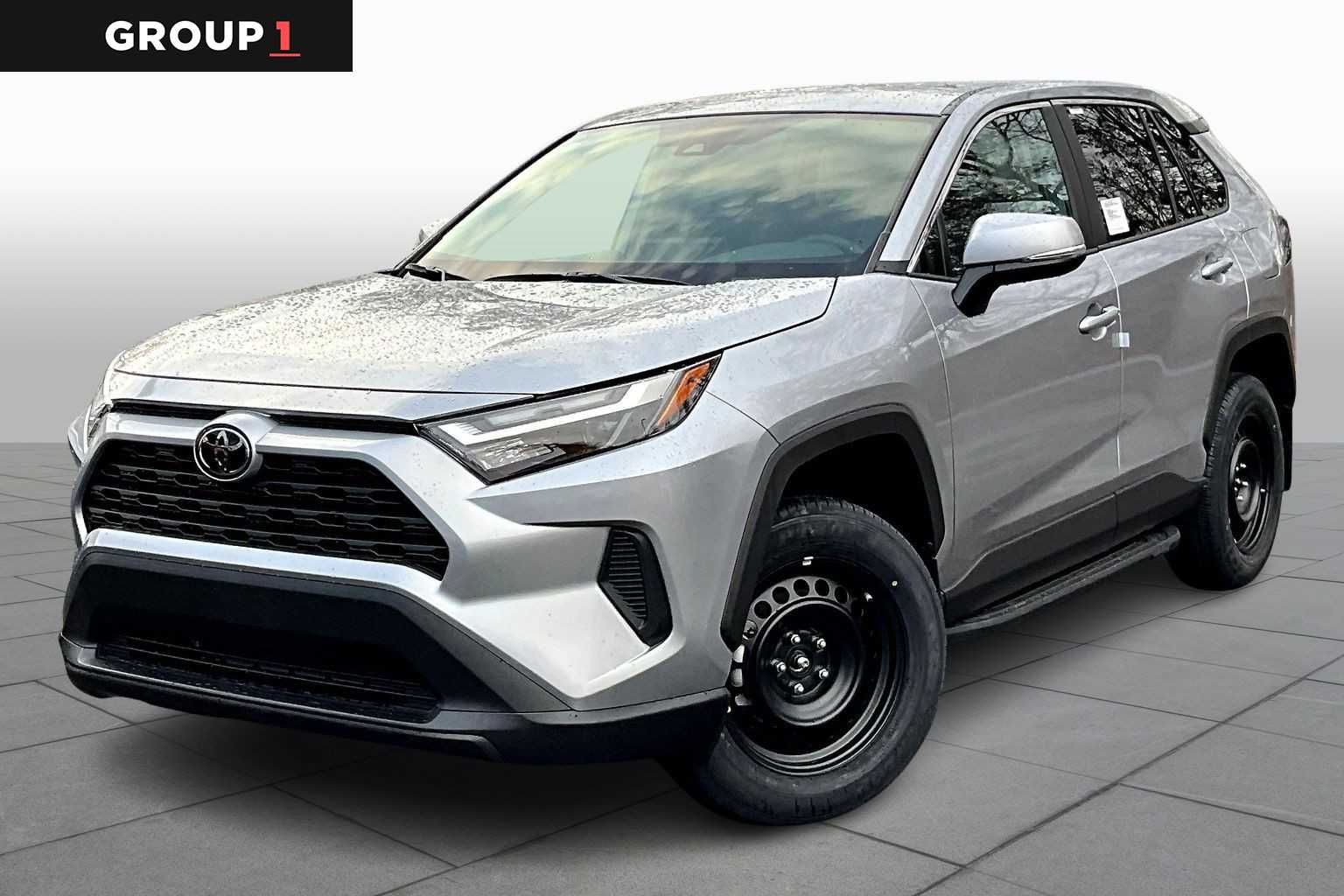 2025 Toyota RAV4 LE's photo