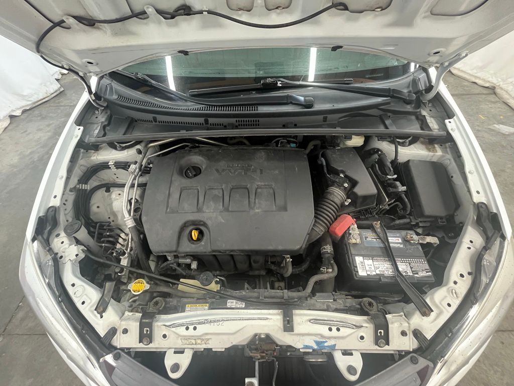 2015 Toyota Corolla LE photo 28