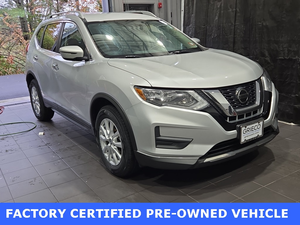 2018 Nissan Rogue SV photo 2