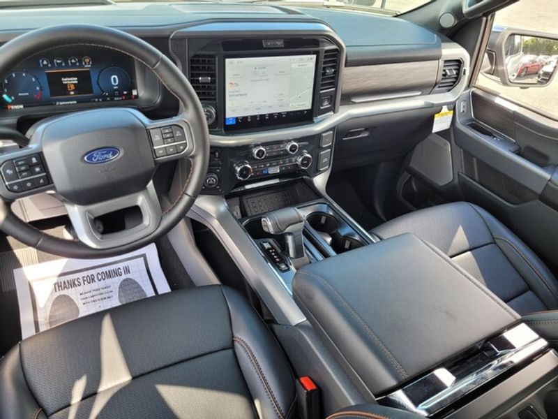 2025 Ford F-150 Lariat photo 6