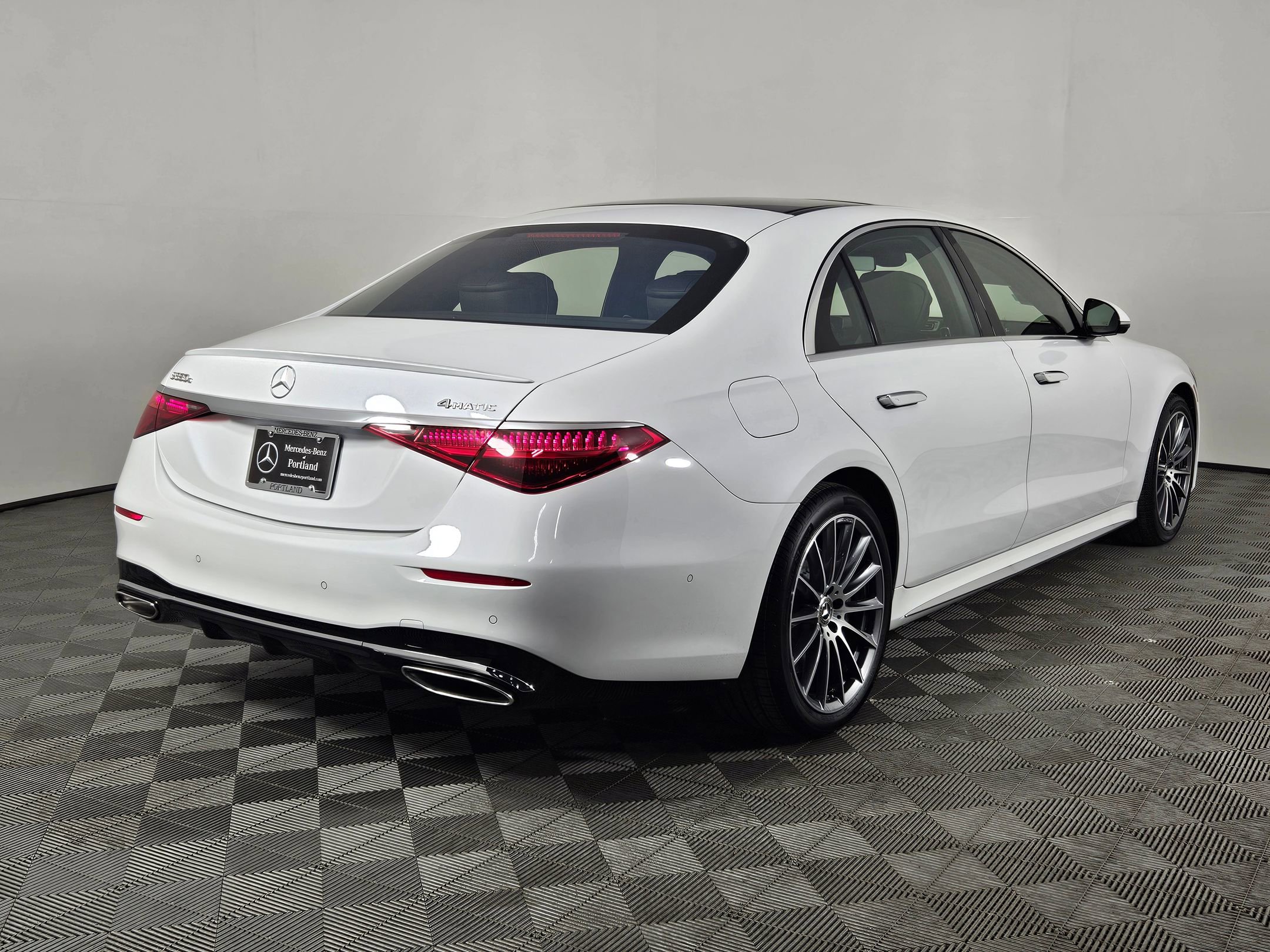 2025 Mercedes Benz S 580e 4MATIC photo 5