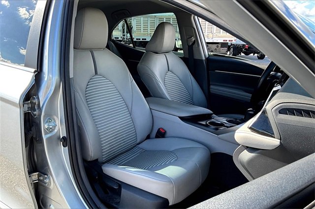 2022 Toyota Camry SE photo 11