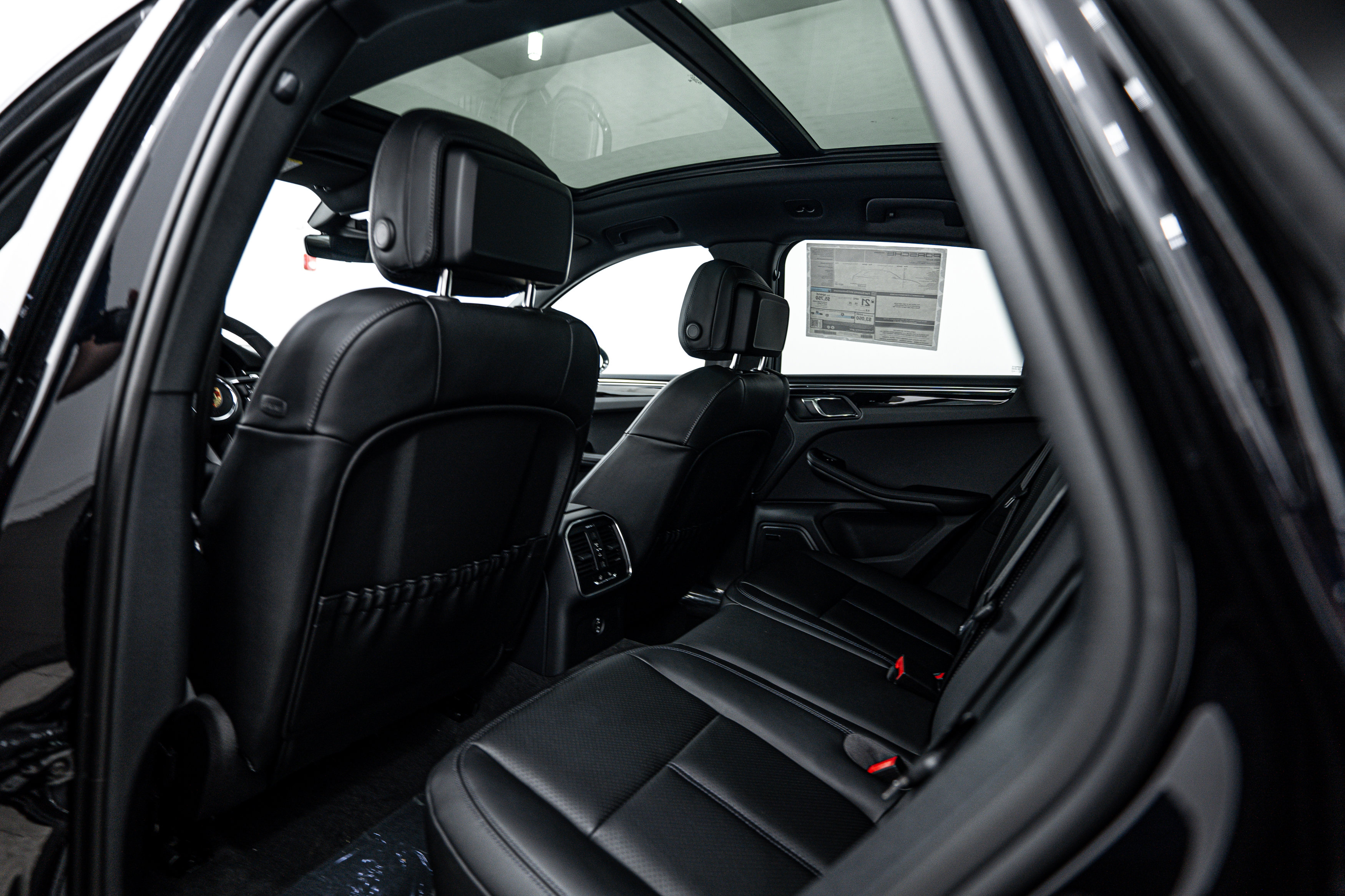 2025 Porsche Macan Base photo 12