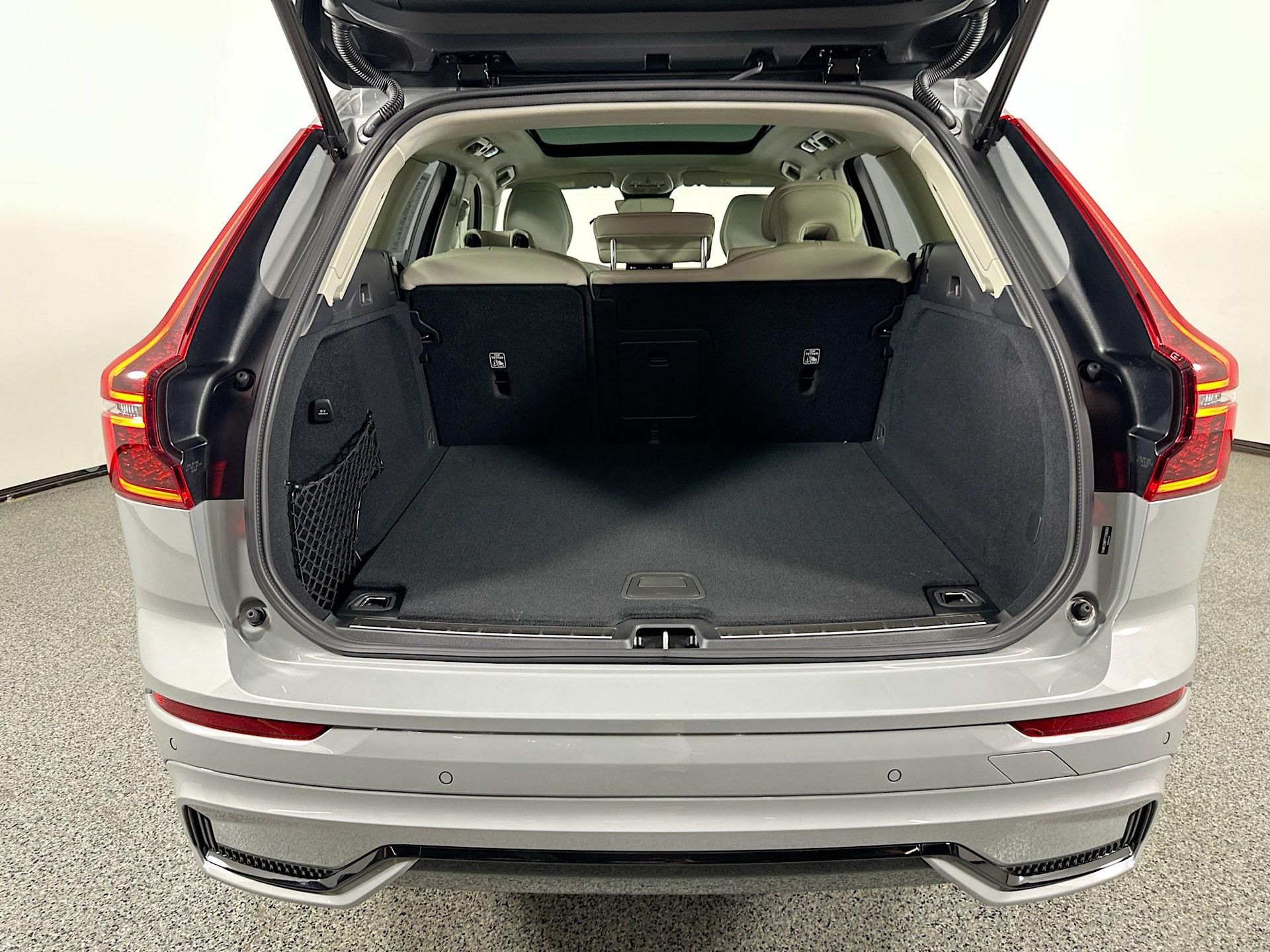 2026 Volvo XC60 B5 photo 28