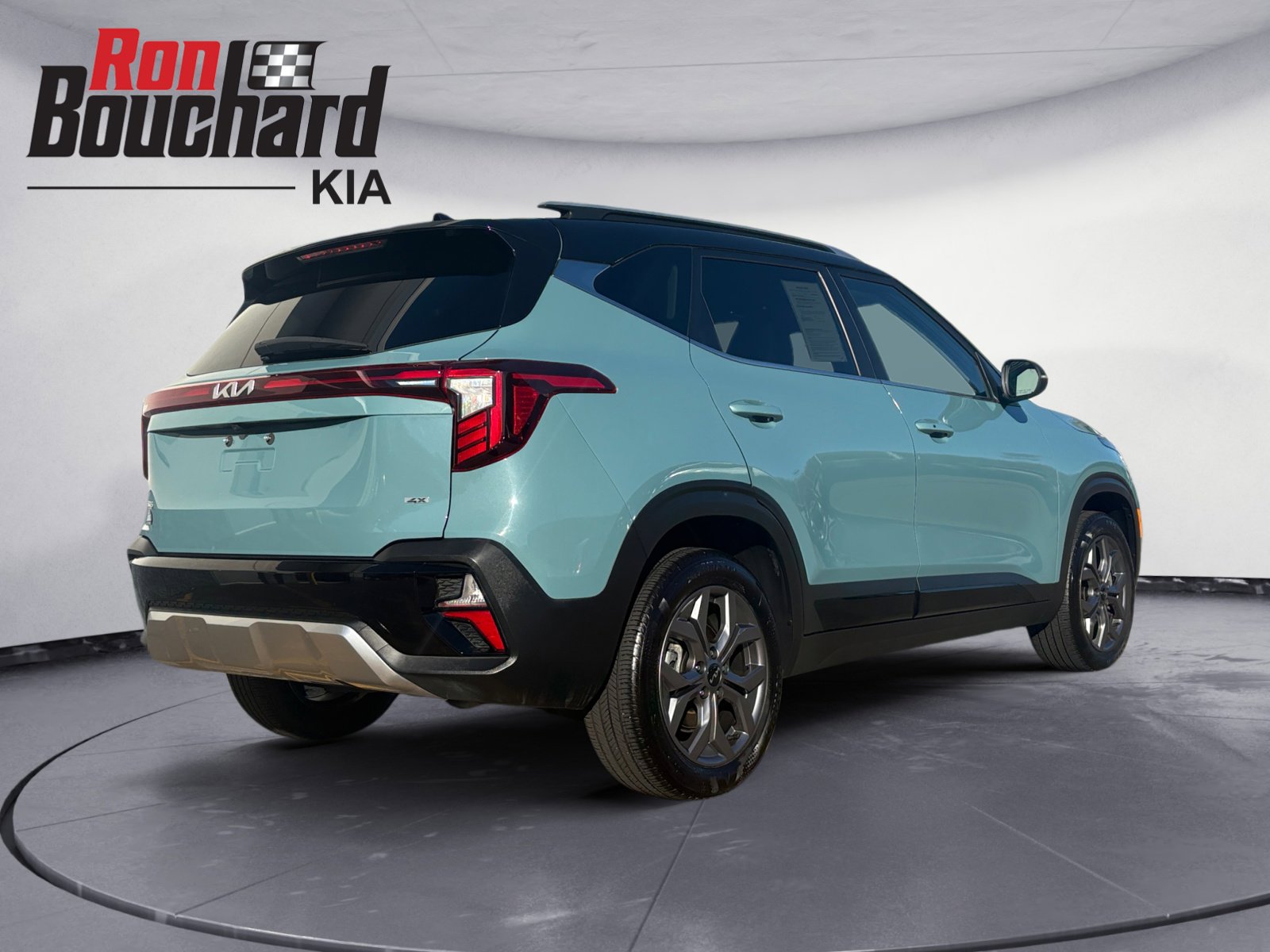 2024 Kia Seltos S photo 2