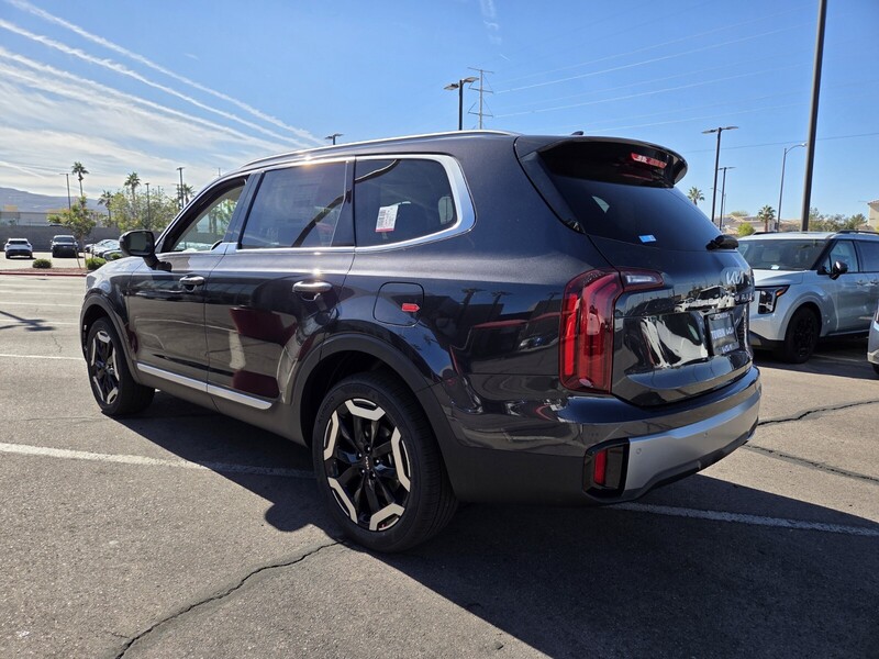 2025 Kia Telluride S photo 3
