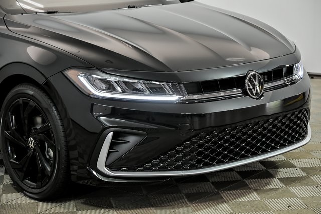 2025 Volkswagen Jetta 1.5T SE photo 3