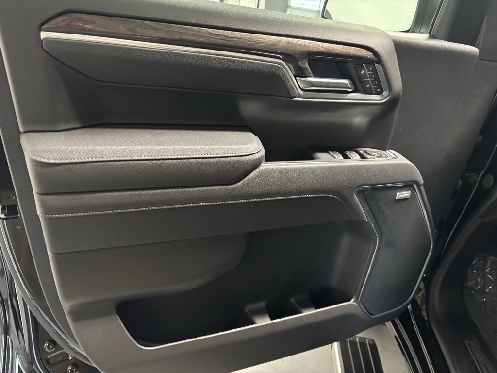 2025 Chevrolet Silverado 1500 LTZ photo 5