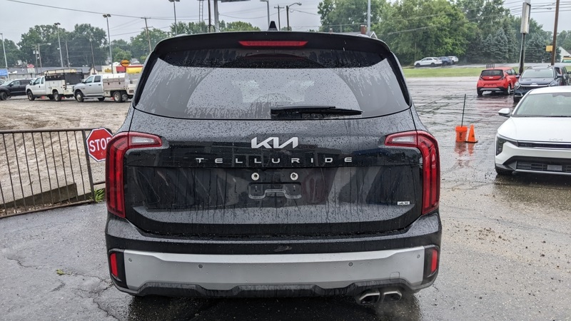 2024 Kia Telluride S photo 2