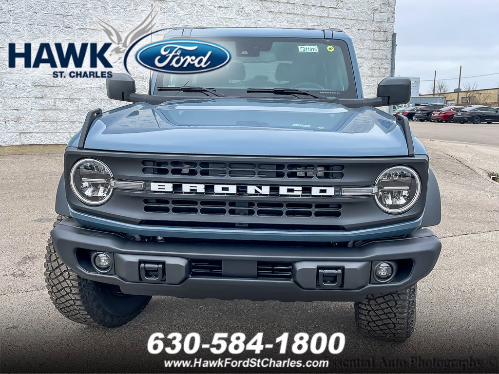 2024 Ford Bronco Black Diamond photo 3