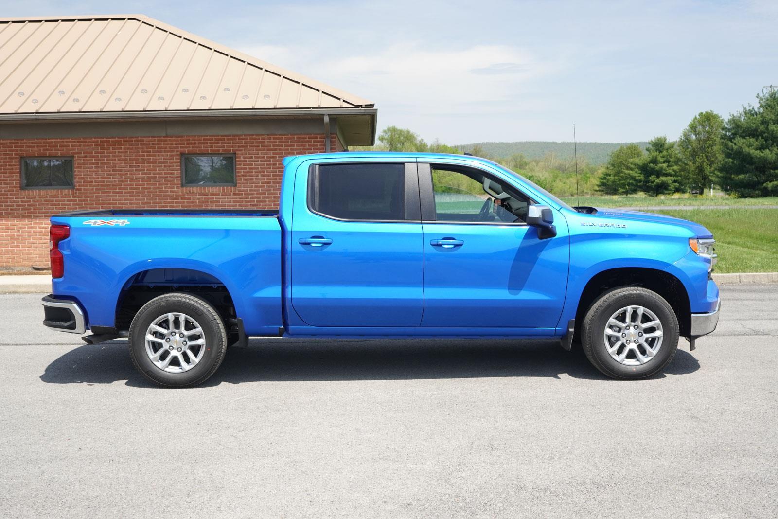 2025 Chevrolet Silverado 1500 LT photo 2