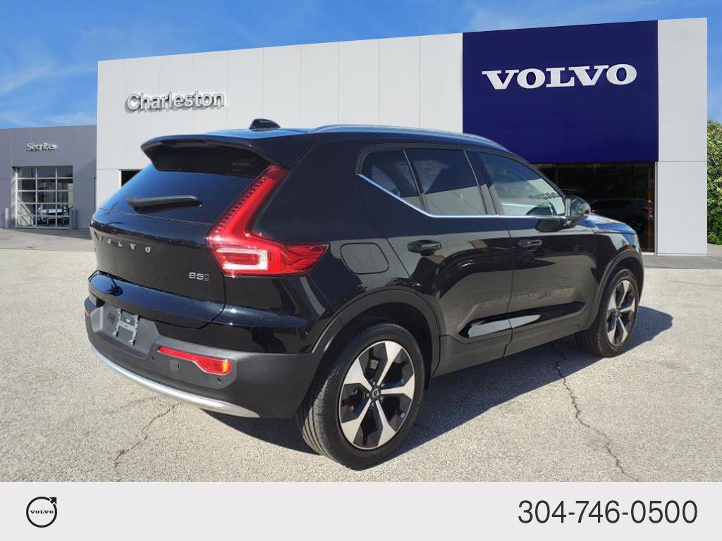 2025 Volvo XC40 Core photo 2