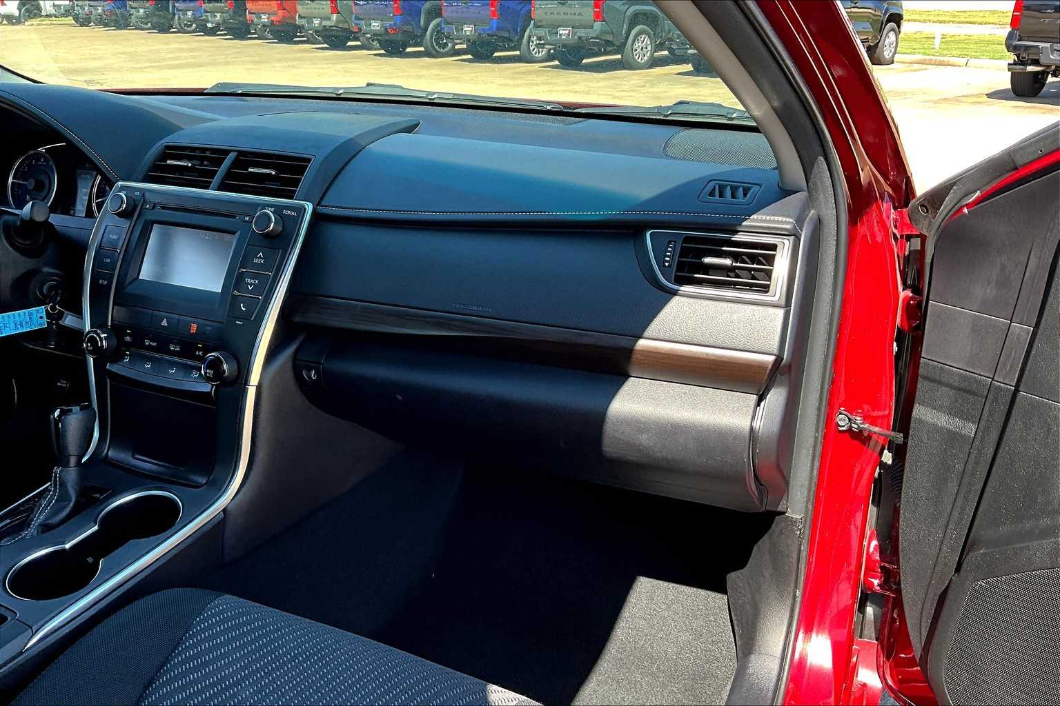 2017 Toyota Camry LE photo 16