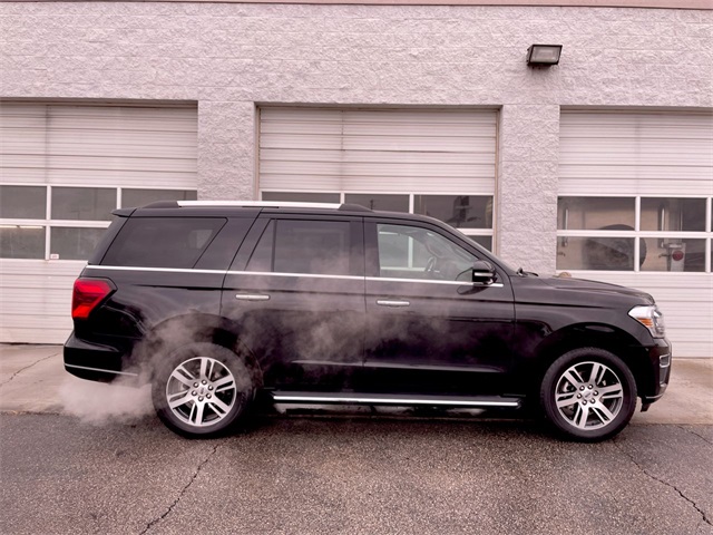 2023 Ford Expedition Limited's photo