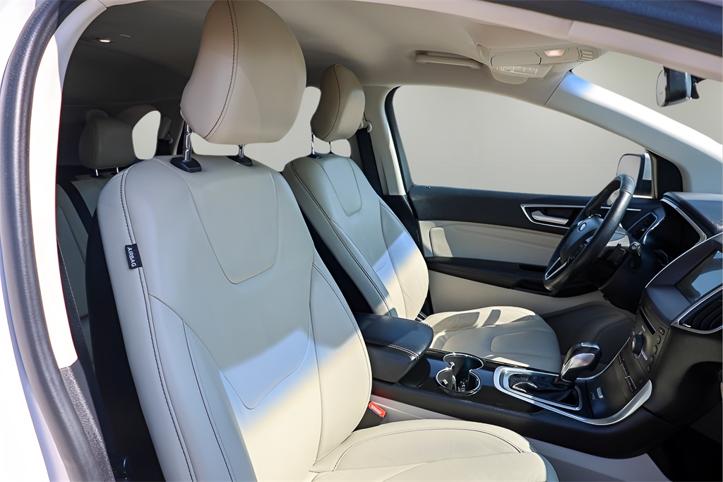 2016 Ford Edge Titanium photo 18