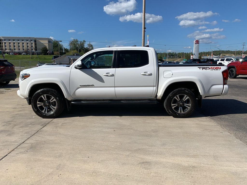 2017 Toyota Tacoma TRD Sport 4x4 Double Cab photo 7