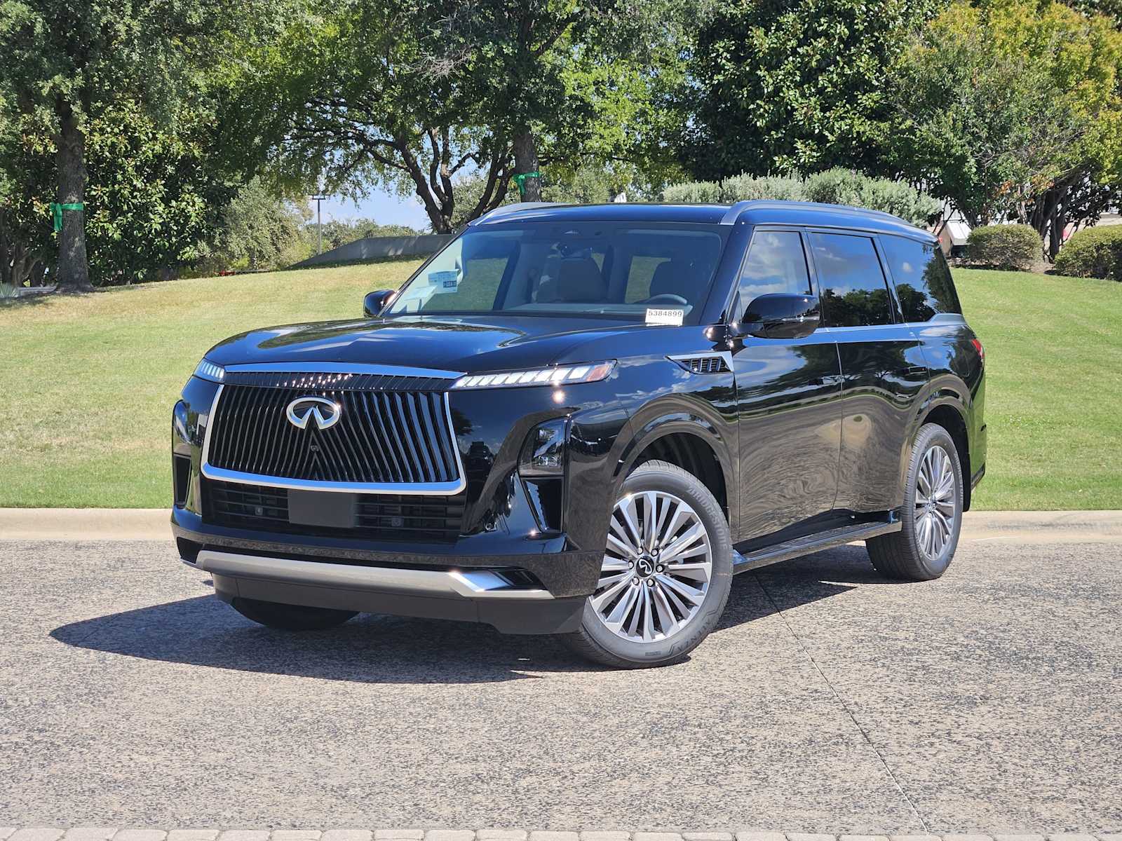 2026 Infiniti QX80 Luxe photo 7